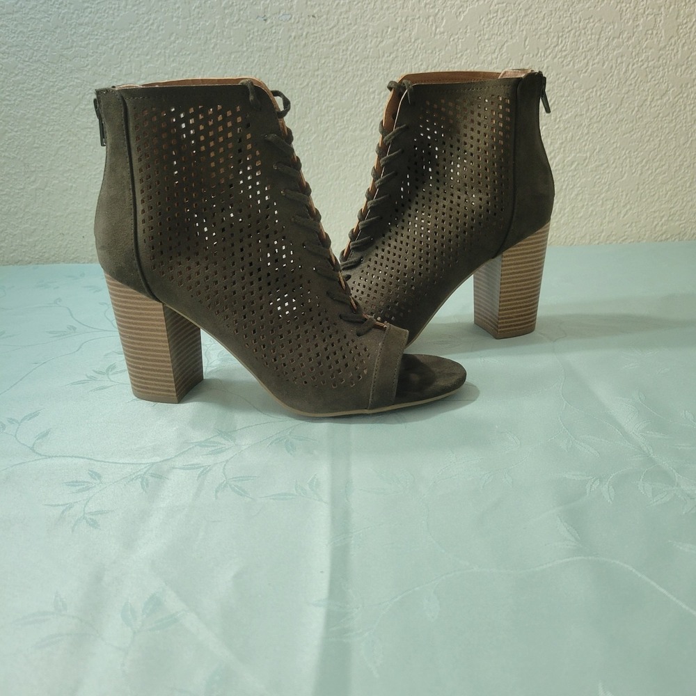 Report Women's Olive Green Lace Up Heels Size 7.5 - Picture 2 of 9